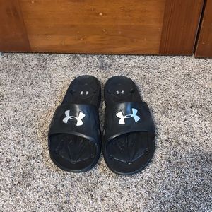 UNDER ARMOUR SLIDES